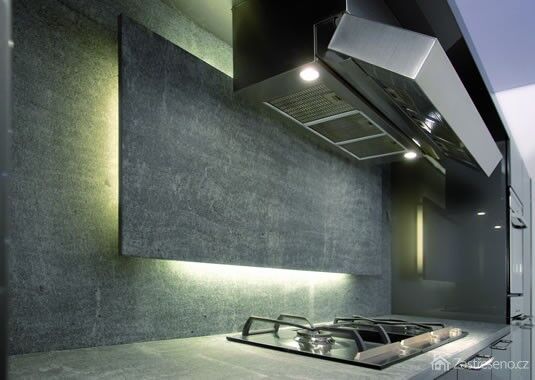 Kámen na stěnách v kuchyni, autor: Toncelli