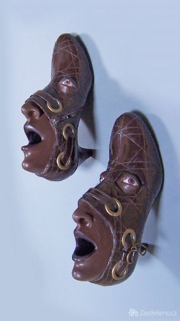 boty vyjadřující rozmanité grimasy