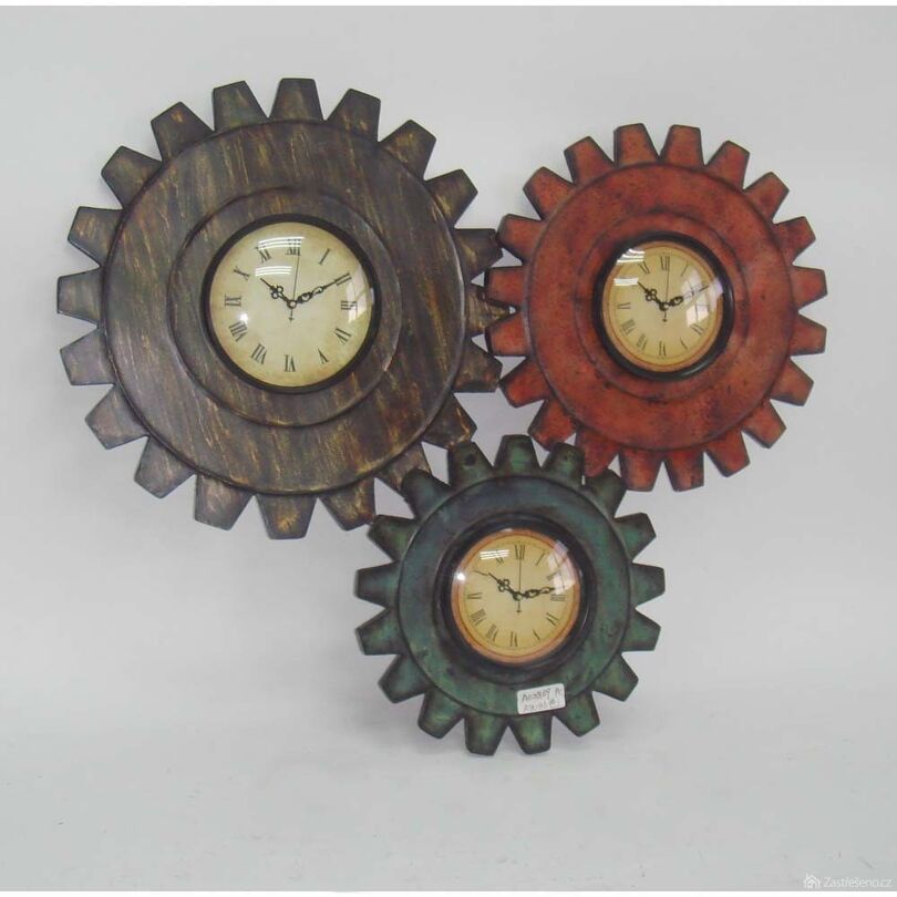 Třídílné hodiny ze dřeva a z kovu, autor: amanda foleth
