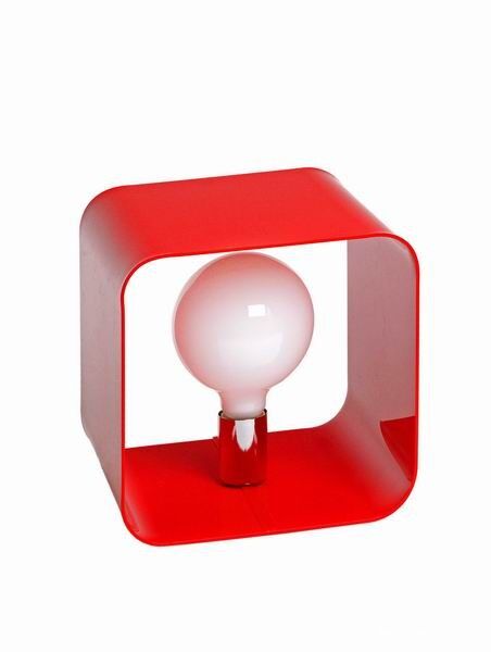 Retro lampa ve výrazné červené barvě, autor: casadini