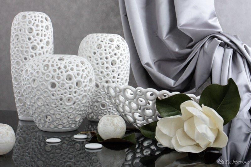 Děrované vázy a misky jsou zajímavým doplňkem, autor: ap design