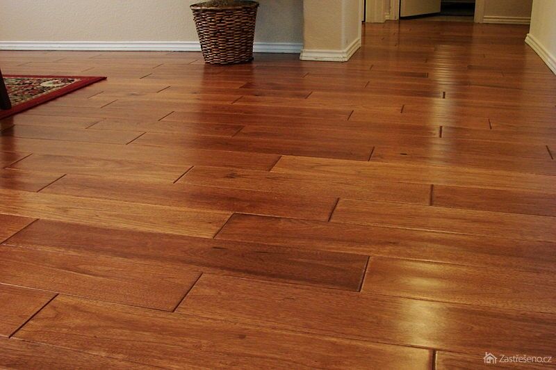 Dřevěná podlaha je ideální volbou, autor: commonswikimedia