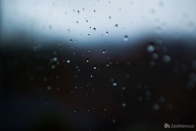 Izolační trojskla kromě předcházení rosení umožnují šetřit i na vytápění